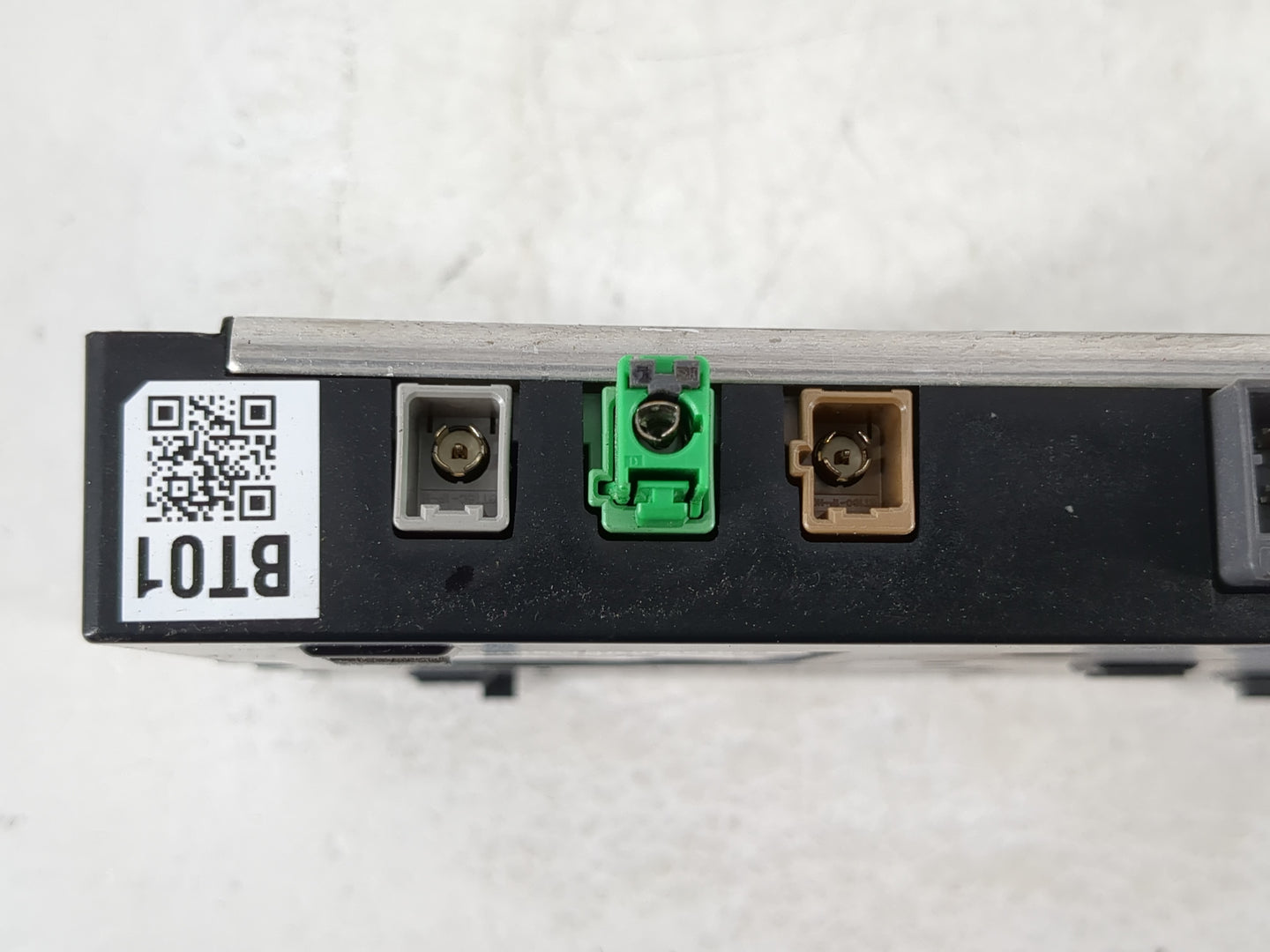 2016-2018 Subaru Legacy Telematics Control Module 86222al01a - Oemusedautoparts1.com