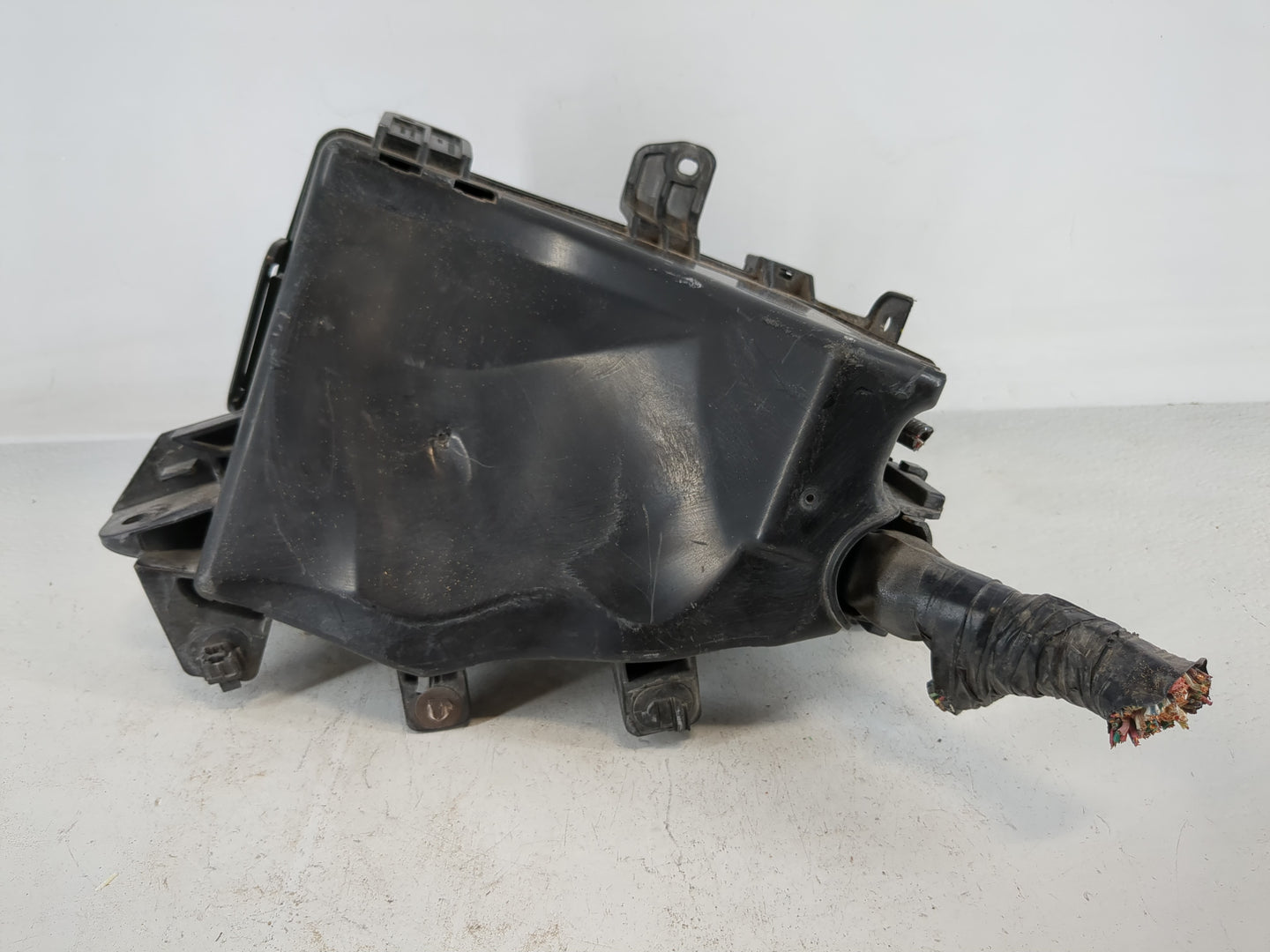 2018 Subaru Legacy Fusebox Fuse Box Panel Relay Module P/N:MB504302B Fits OEM Used Auto Parts - Oemusedautoparts1.com