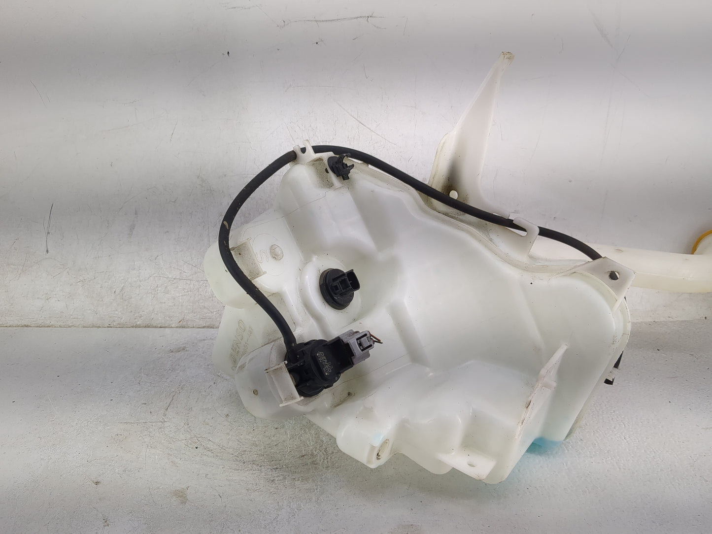 2015-2019 Subaru Legacy Windshield Washer Fluid Reservoir Bottle Oem 1474194 - Oemusedautoparts1.com