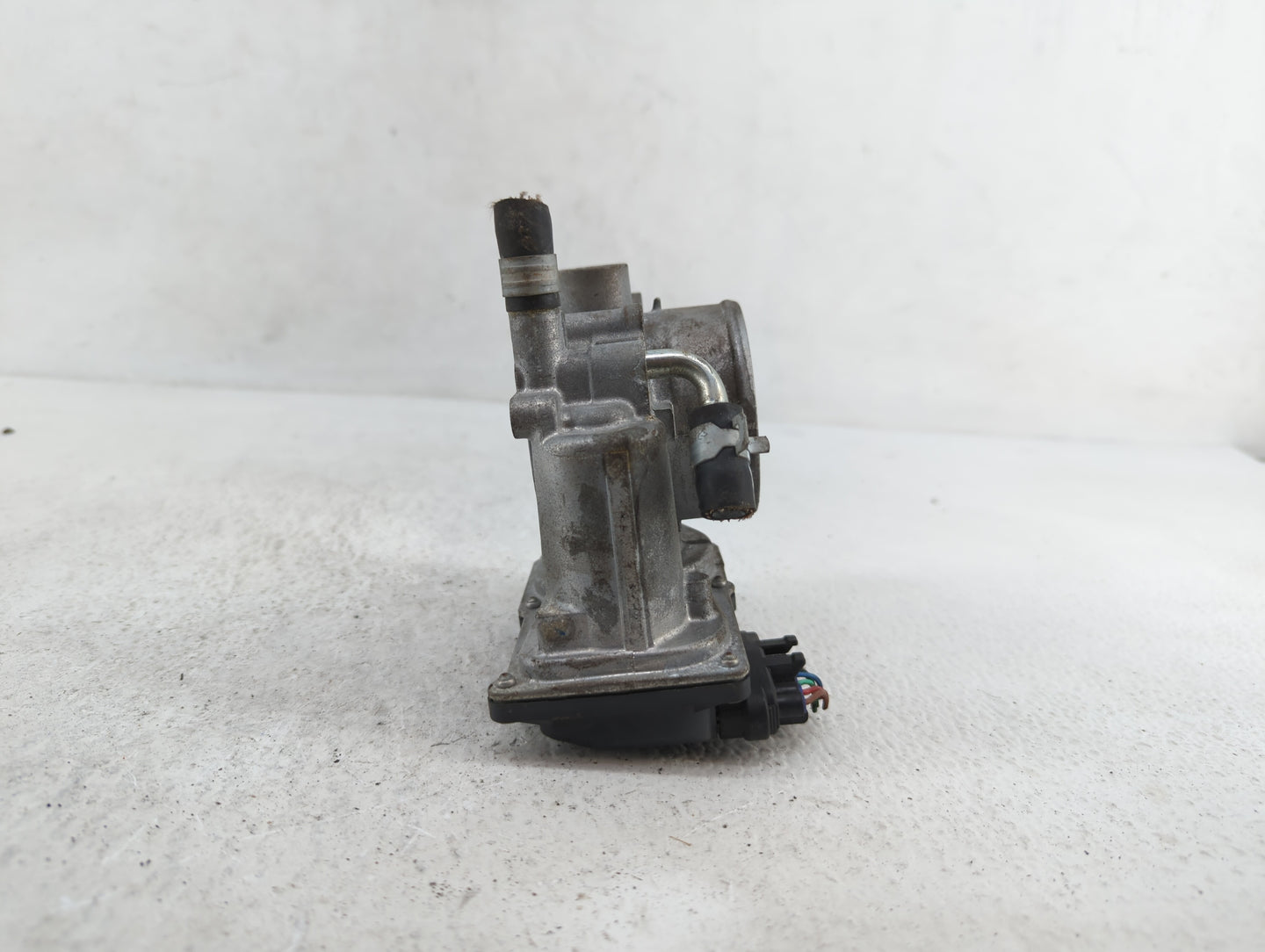 2013-2019 Subaru Legacy Throttle Body P/N:16112AA38A Fits Fits 2013 2014 2015 2016 2017 2018 2019 OEM Used Auto Parts - Oemu