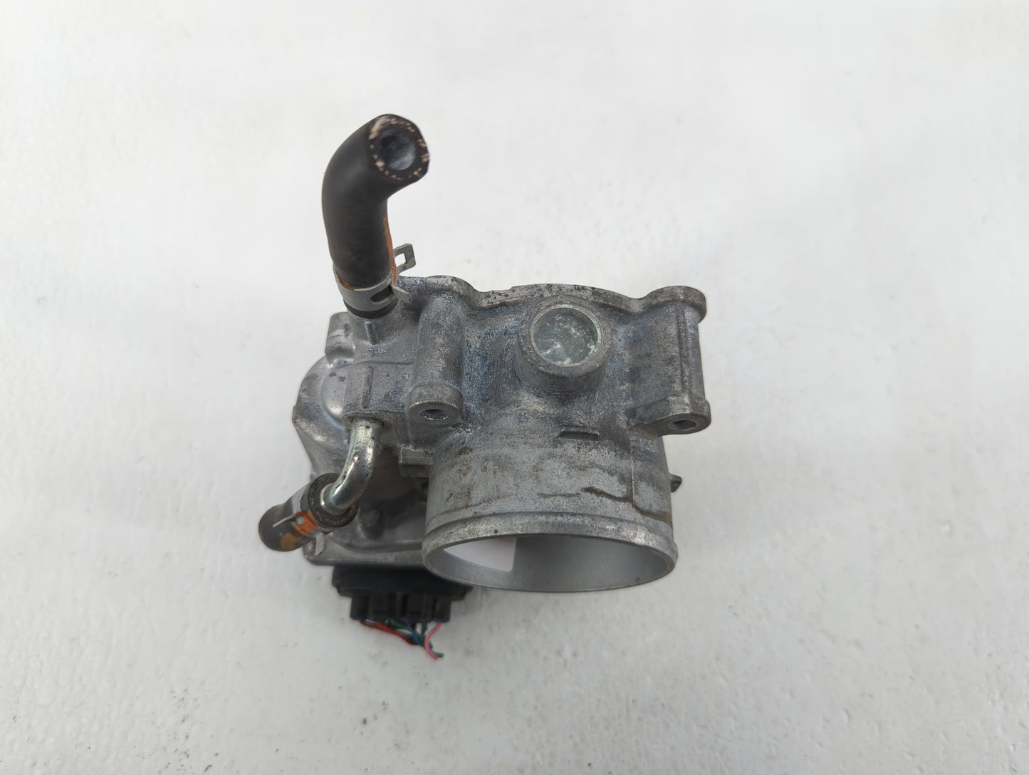 2013-2019 Subaru Legacy Throttle Body P/N:16112AA38A Fits Fits 2013 2014 2015 2016 2017 2018 2019 OEM Used Auto Parts - Oemu