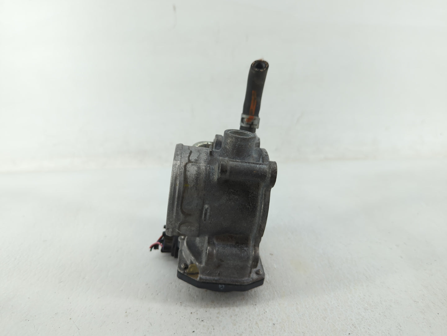 2013-2019 Subaru Legacy Throttle Body P/N:16112AA38A Fits Fits 2013 2014 2015 2016 2017 2018 2019 OEM Used Auto Parts - Oemu