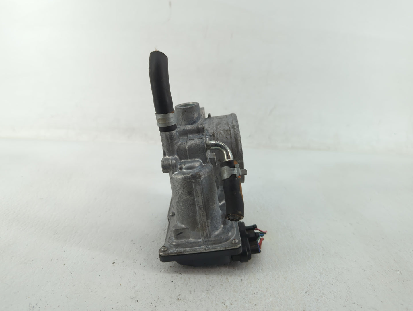 2013-2019 Subaru Legacy Throttle Body P/N:16112AA38A Fits Fits 2013 2014 2015 2016 2017 2018 2019 OEM Used Auto Parts - Oemu