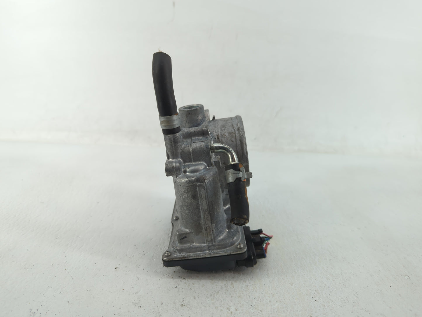 2013-2019 Subaru Legacy Throttle Body P/N:16112AA38A Fits Fits 2013 2014 2015 2016 2017 2018 2019 OEM Used Auto Parts - Oemu