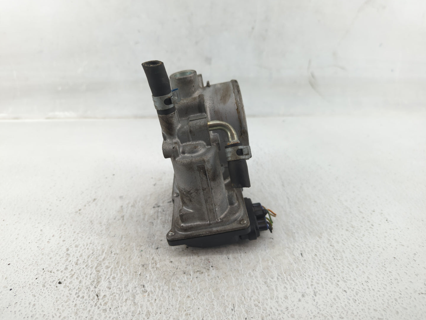 2010-2019 Subaru Legacy Throttle Body P/N:16112AA320 Fits Fits 2010 2011 2012 2013 2014 2015 2016 2017 2018 2019 OEM Used Au
