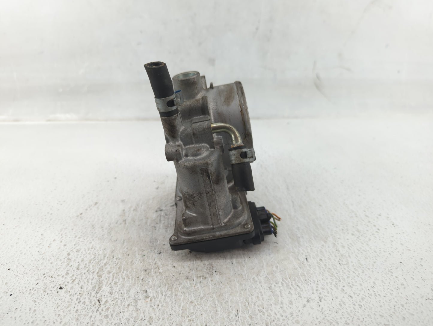 2010-2019 Subaru Legacy Throttle Body P/N:16112AA320 Fits Fits 2010 2011 2012 2013 2014 2015 2016 2017 2018 2019 OEM Used Au