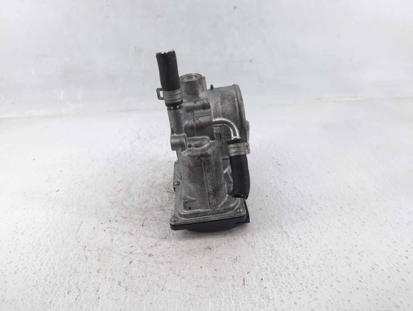 2013-2019 Subaru Legacy Throttle Body P/N:16112AA38A Fits Fits 2013 2014 2015 2016 2017 2018 2019 OEM Used Auto Parts - Oemu
