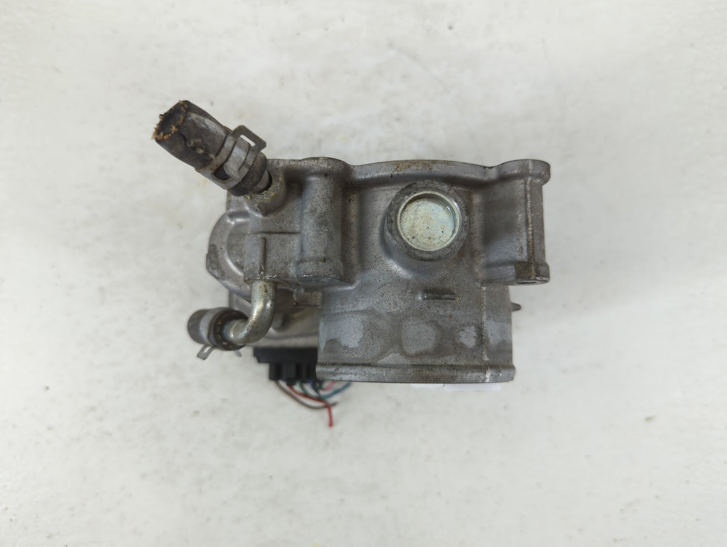 2013-2019 Subaru Legacy Throttle Body P/N:16112AA38A Fits Fits 2013 2014 2015 2016 2017 2018 2019 OEM Used Auto Parts - Oemu