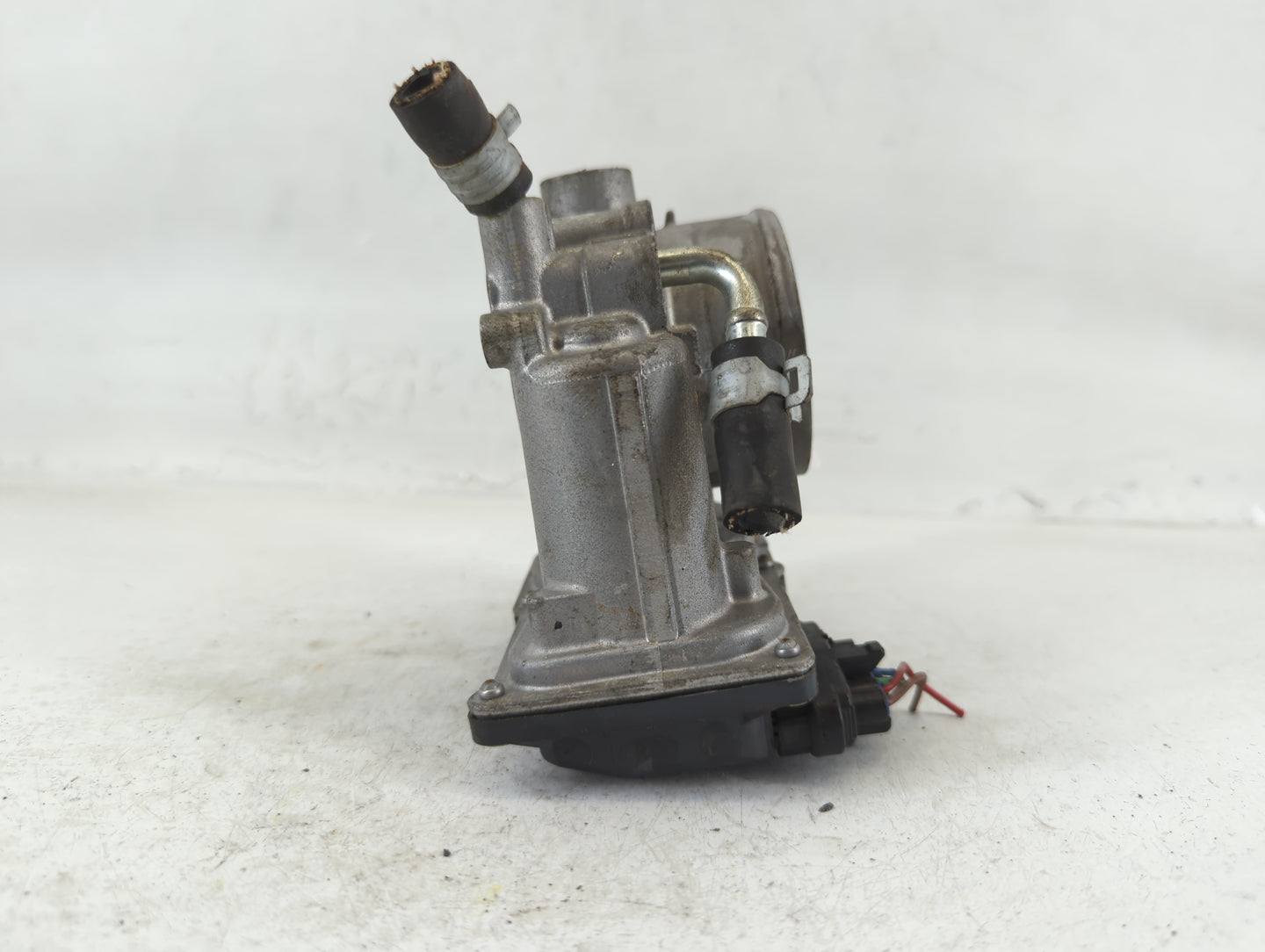 2013-2019 Subaru Legacy Throttle Body P/N:16112AA38A Fits Fits 2013 2014 2015 2016 2017 2018 2019 OEM Used Auto Parts - Oemu