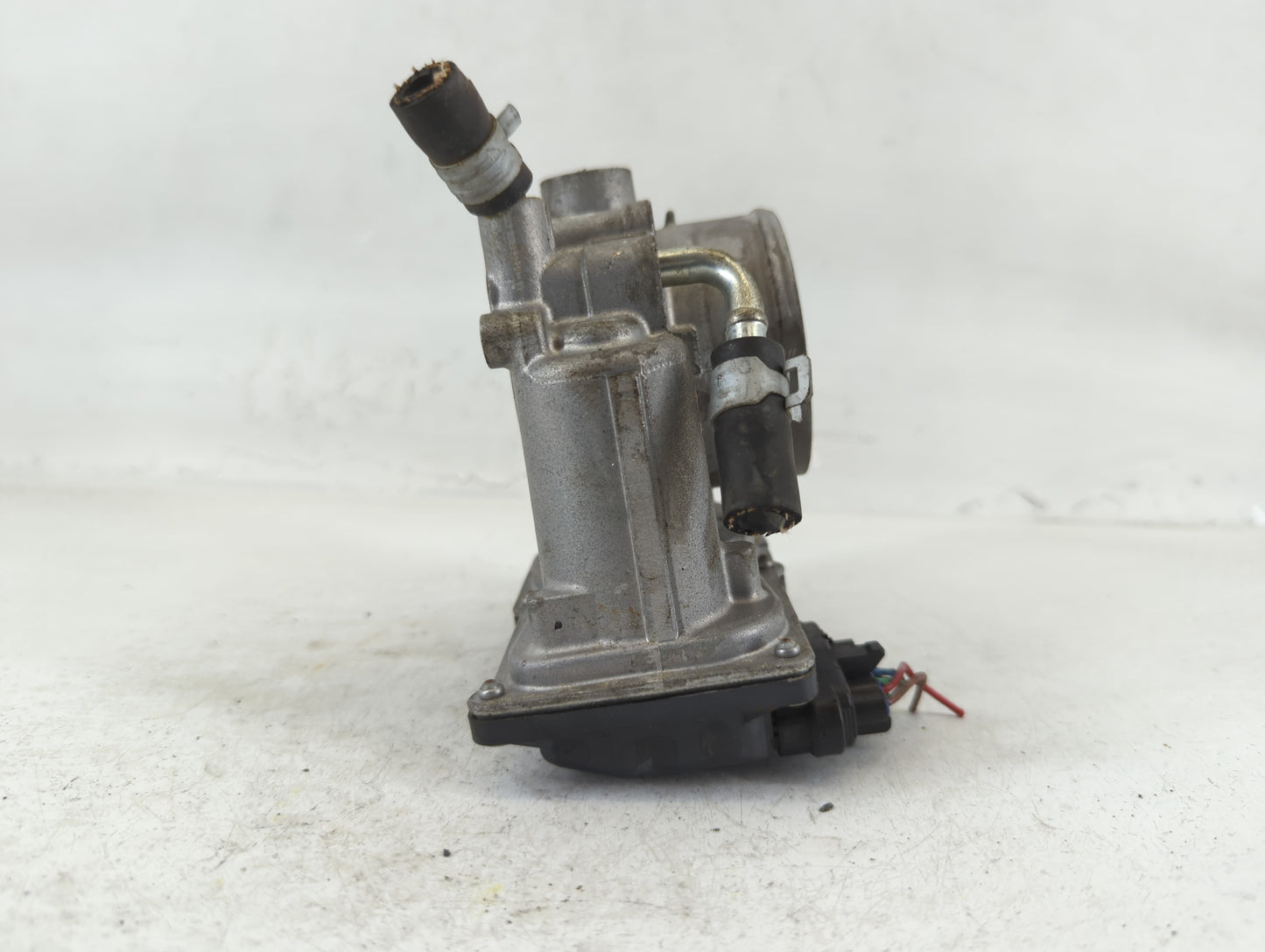 2013-2019 Subaru Legacy Throttle Body P/N:16112AA38A Fits Fits 2013 2014 2015 2016 2017 2018 2019 OEM Used Auto Parts - Oemu