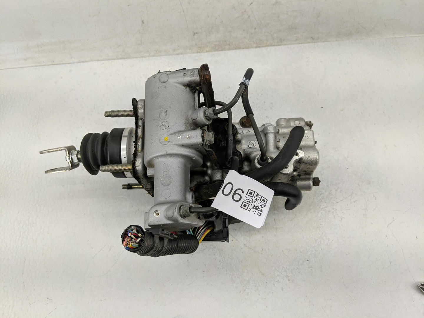 2018 Toyota Avalon Front Driver Left Lock Actuator - Oemusedautoparts1.com