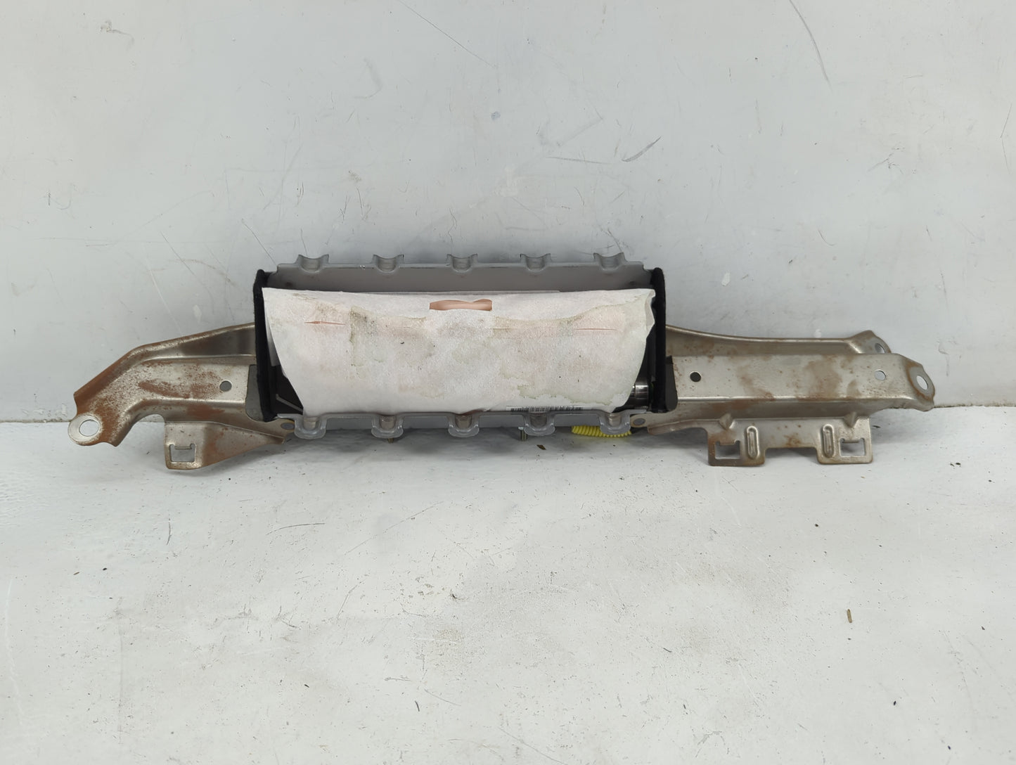 2013-2018 Toyota Avalon Air Bag Passenger Right Knee OEM Fits Fits 2013 2014 2015 2016 2017 2018 OEM Used Auto Parts - Oemus