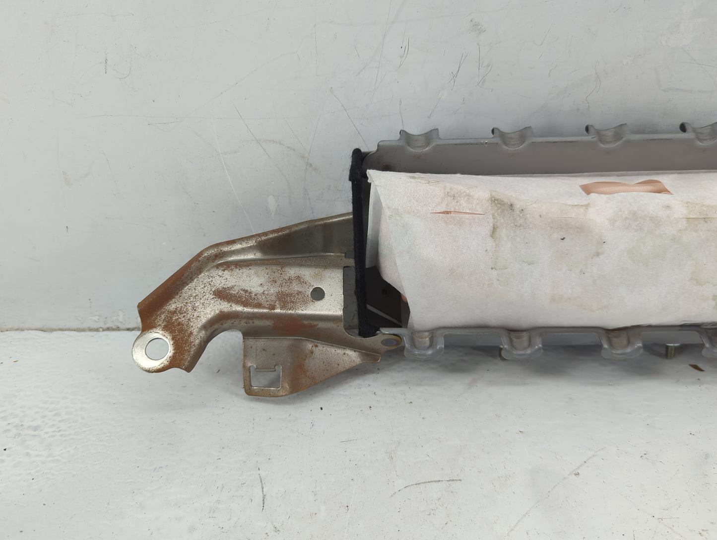 2013-2018 Toyota Avalon Air Bag Passenger Right Knee OEM Fits Fits 2013 2014 2015 2016 2017 2018 OEM Used Auto Parts - Oemus