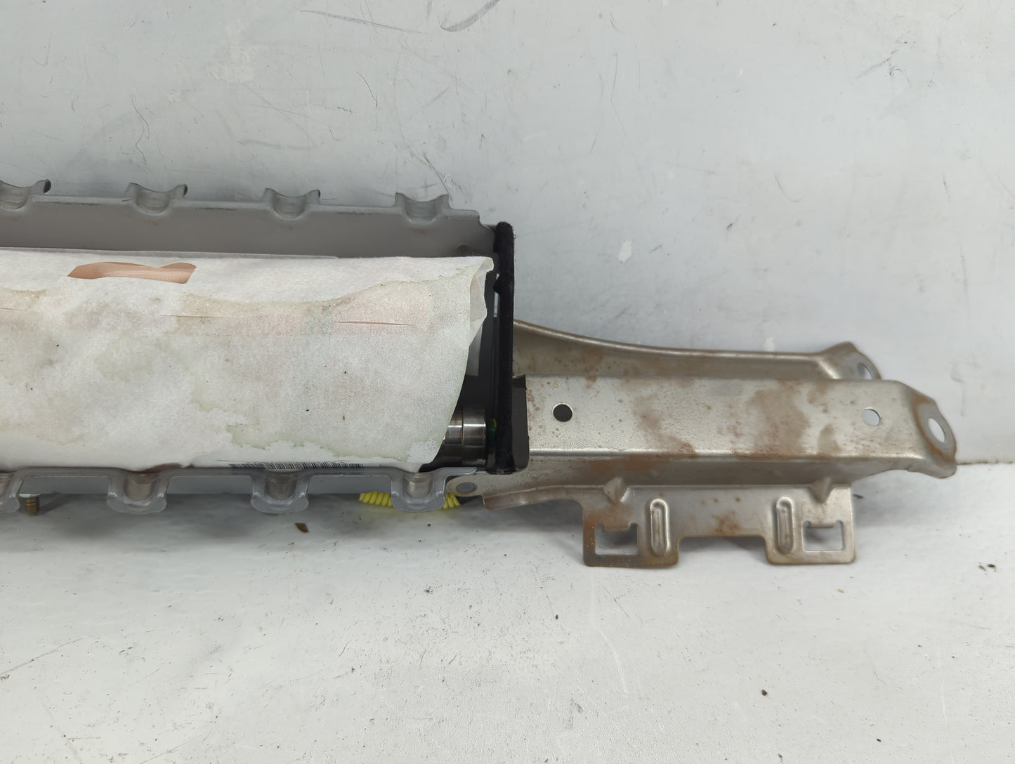 2013-2018 Toyota Avalon Air Bag Passenger Right Knee OEM Fits Fits 2013 2014 2015 2016 2017 2018 OEM Used Auto Parts - Oemus
