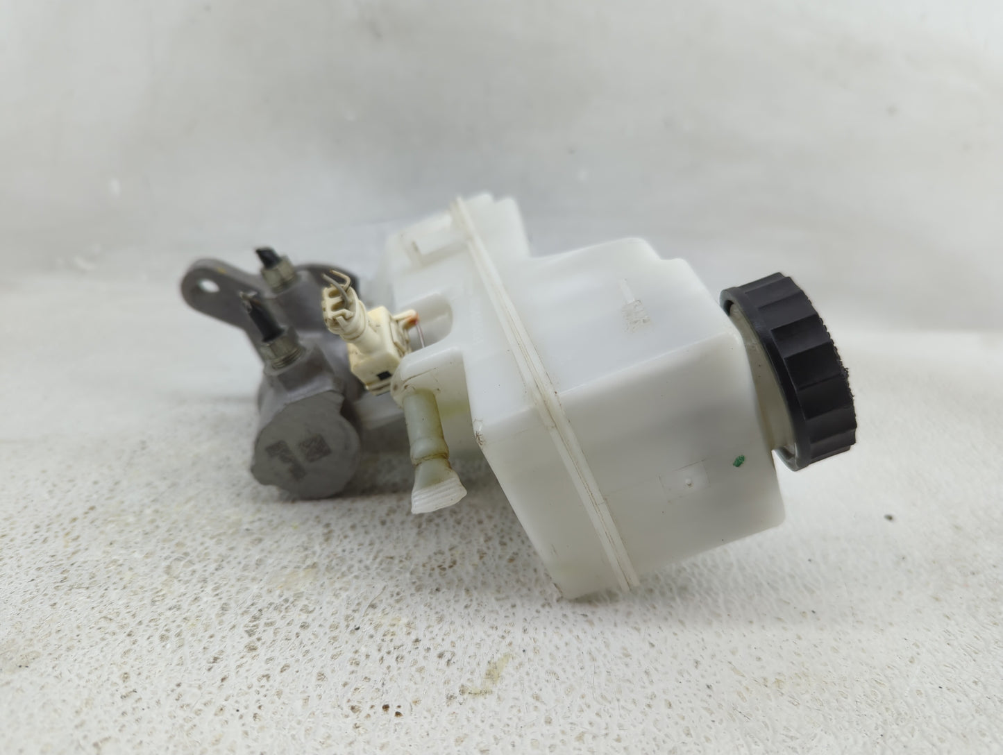 2018-2022 Toyota C-hr Brake Master Cylinder - Oemusedautoparts1.com