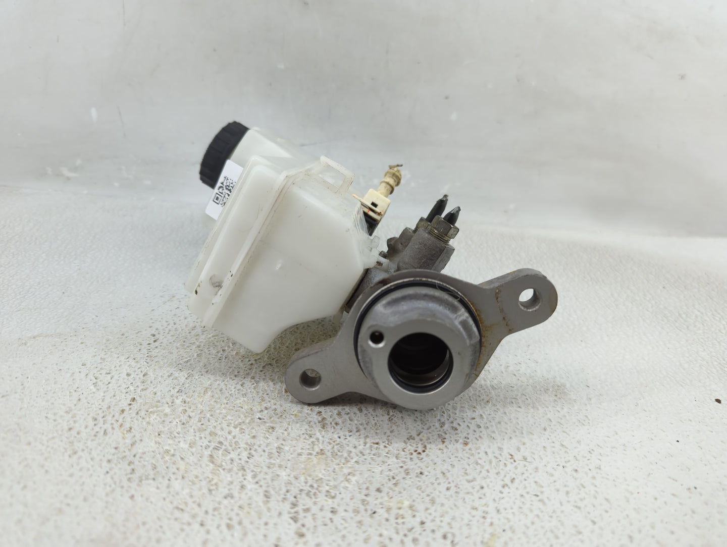 2018-2022 Toyota C-hr Brake Master Cylinder - Oemusedautoparts1.com