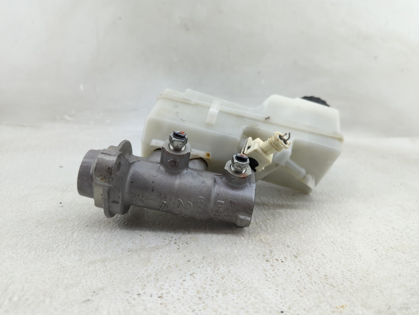 2018-2022 Toyota C-hr Brake Master Cylinder 1278055 - Oemusedautoparts1.com