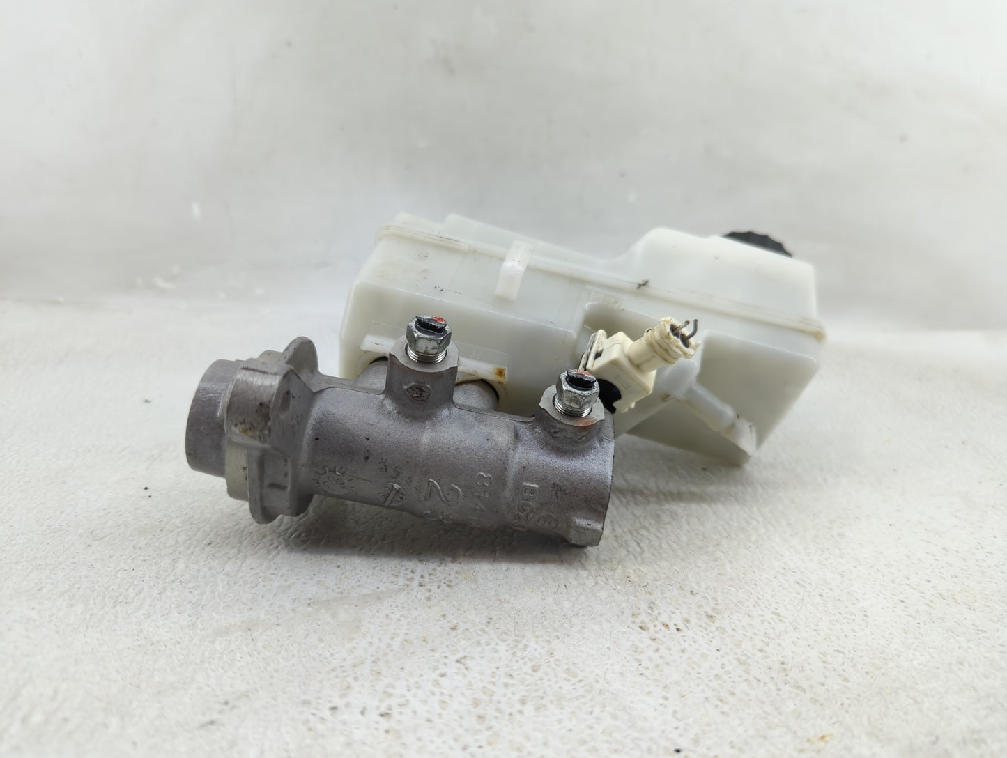2018-2022 Toyota C-hr Brake Master Cylinder 1278055 - Oemusedautoparts1.com