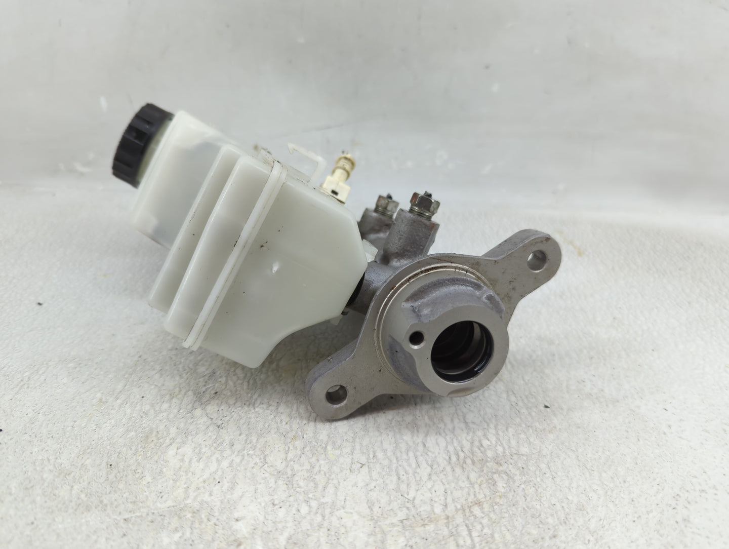 2018-2022 Toyota C-hr Brake Master Cylinder 1278055 - Oemusedautoparts1.com