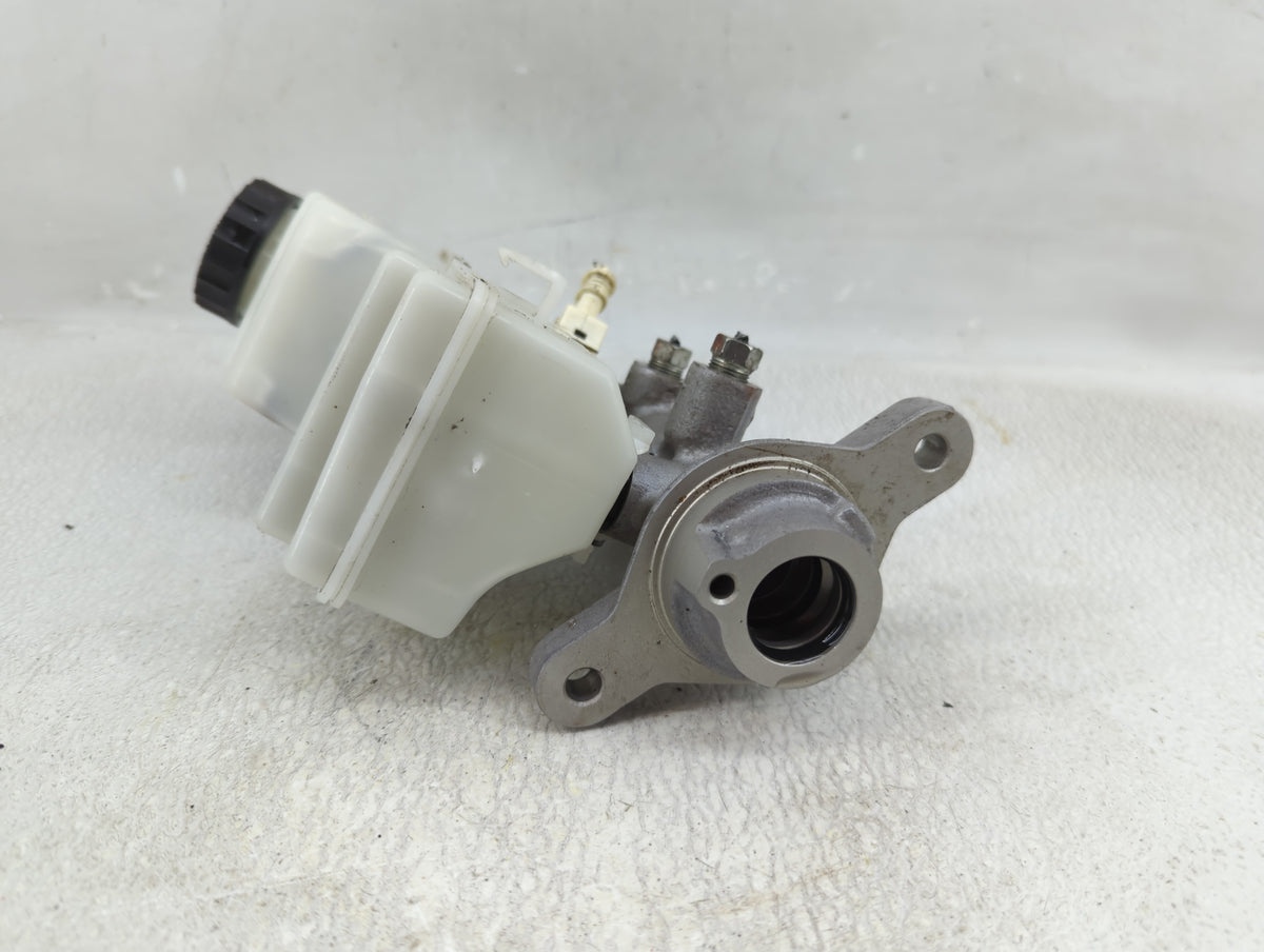2018-2022 Toyota C-hr Brake Master Cylinder 1278055 - Oemusedautoparts1.com
