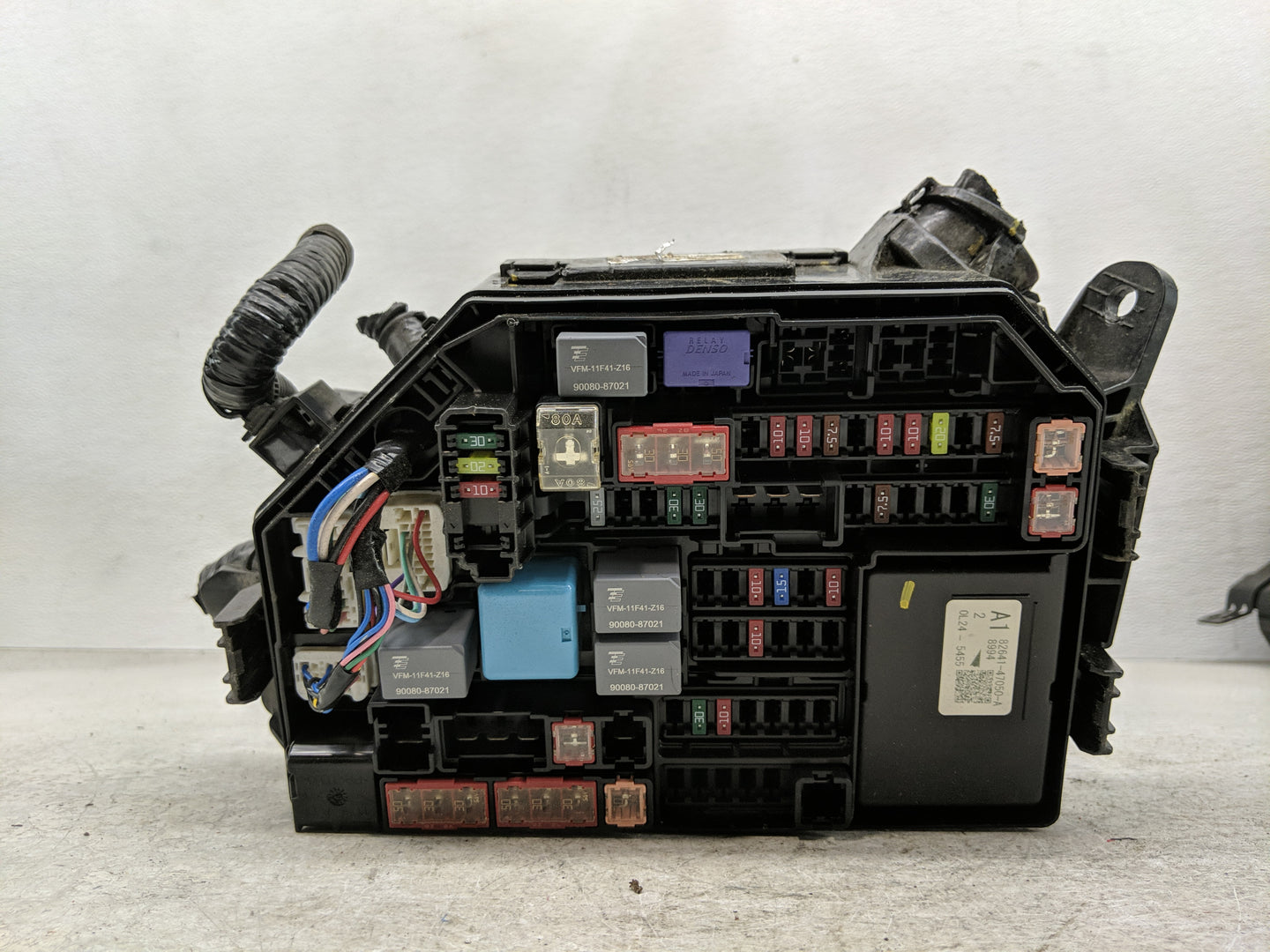 2018-2022 Toyota C-Hr Fusebox Fuse Box Panel Relay Module P/N:82641-47050-A Fits Fits 2018 2019 2020 2021 2022 OEM Used Auto