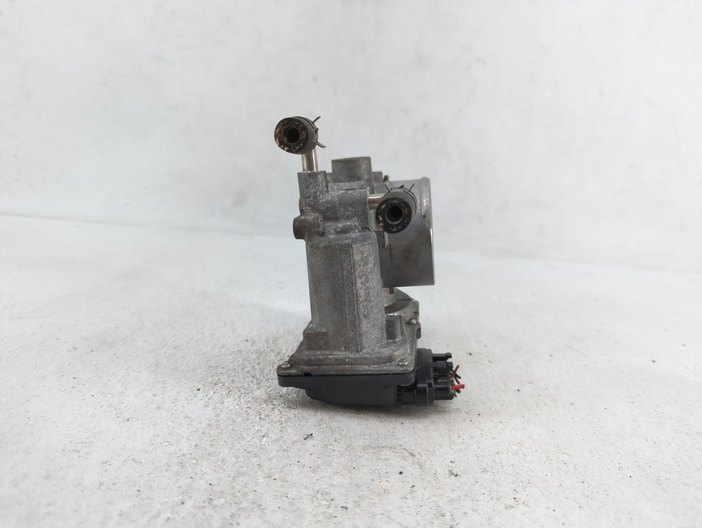 2018 Toyota C-Hr Throttle Body P/N:22030-0P050 22030-0T130, 22030-37040 Fits Fits 2013 2014 OEM Used Auto Parts - Oemusedaut