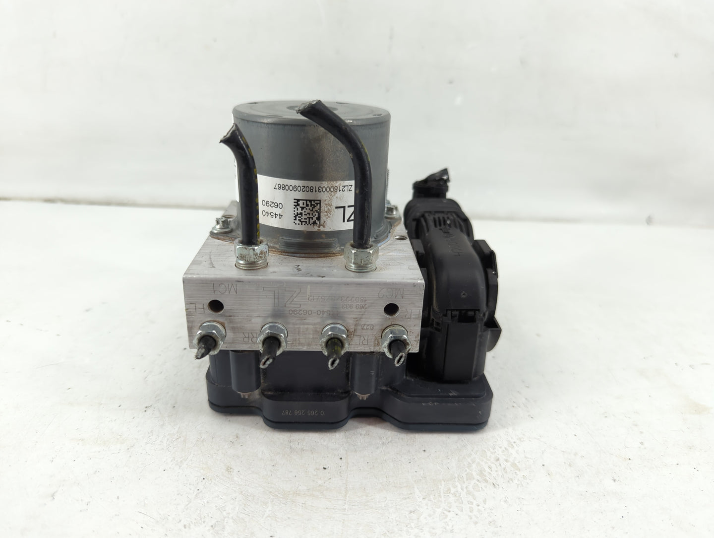 2018-2020 Toyota Camry ABS Pump Control Module Replacement P/N:44540-06290 Fits Fits 2018 2019 2020 OEM Used Auto Parts - Oe