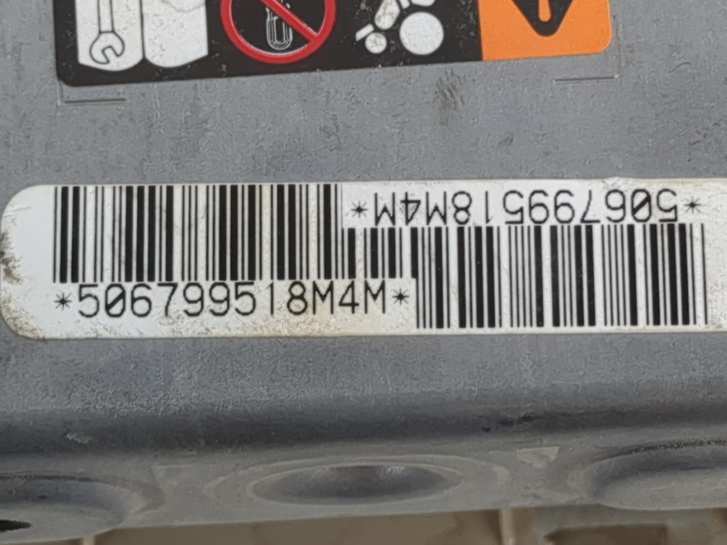 2018-2019 Toyota Camry Air Bag Passenger Right Knee OEM P/N:506799518M4M Fits Fits 2018 2019 OEM Used Auto Parts - Oemusedau