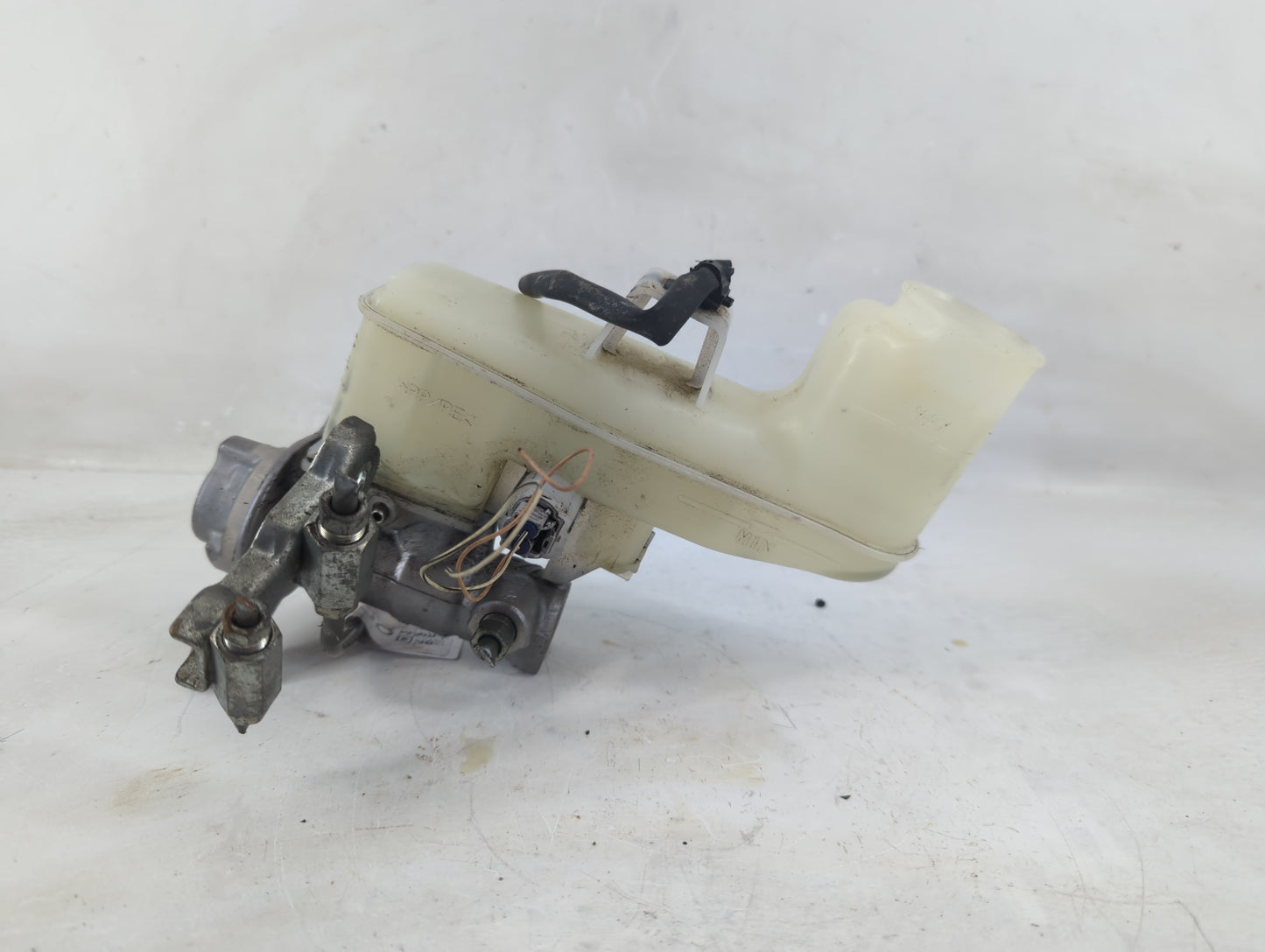 2018-2022 Toyota Camry Brake Master Cylinder 1198888 - Oemusedautoparts1.com