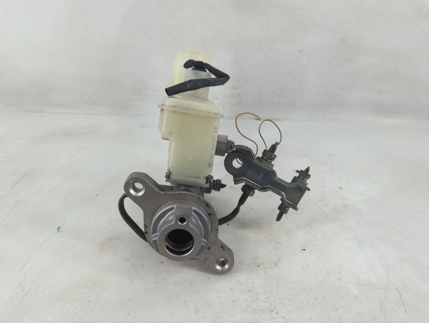 2018-2022 Toyota Camry Brake Master Cylinder - Oemusedautoparts1.com
