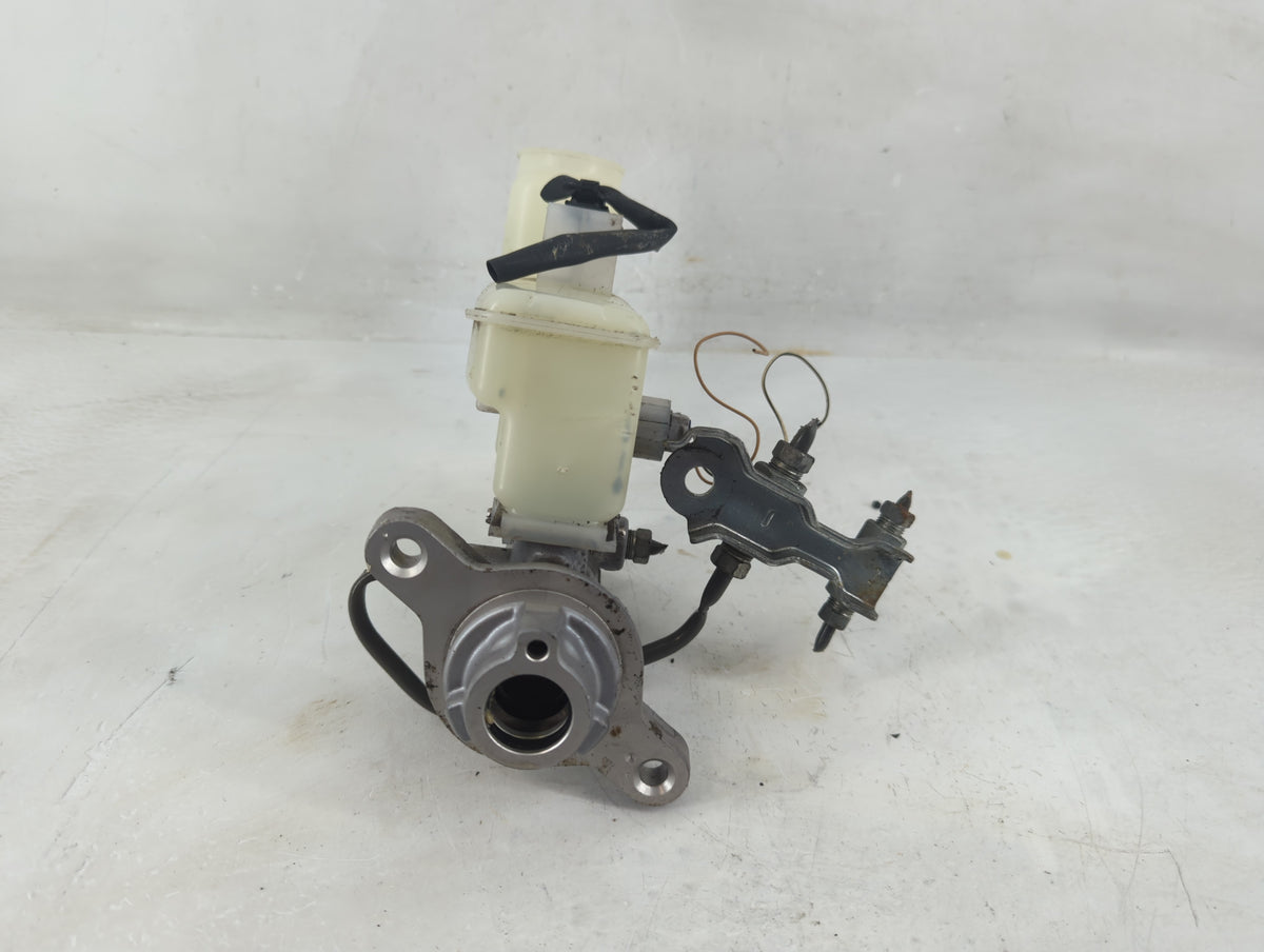 2018-2022 Toyota Camry Brake Master Cylinder 1198888 - Oemusedautoparts1.com