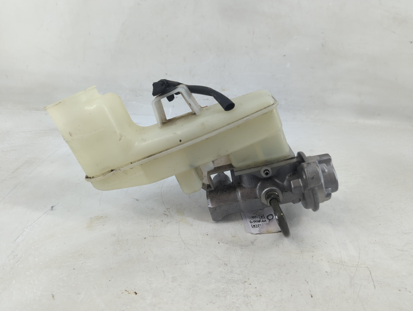 2018-2022 Toyota Camry Brake Master Cylinder 1198888 - Oemusedautoparts1.com