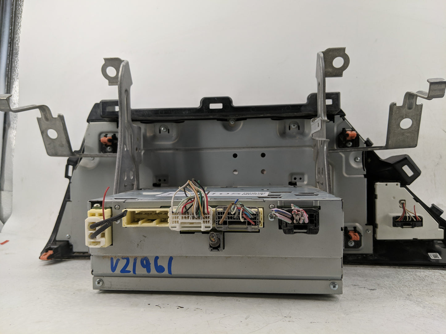 2018-2019 Toyota Camry Radio AM FM Cd Player Receiver Replacement P/N:86140-33380 Fits Fits 2018 2019 OEM Used Auto Parts - 