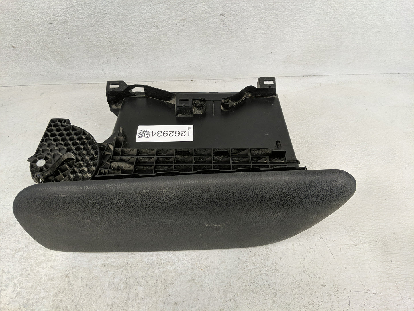 2018 Toyota Camry Center Console Armrest Cover Lid P/N:58810-06660 58810-06890, 58812-06210 Fits OEM Used Auto Parts - Oemus