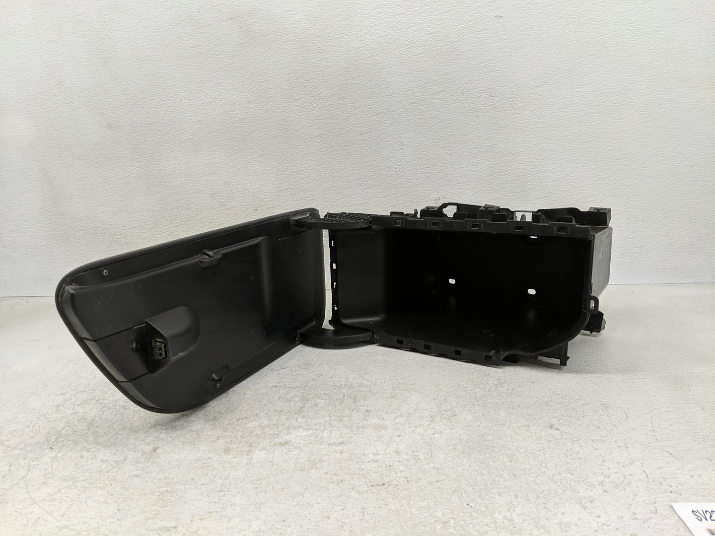 2018 Toyota Camry Center Console Armrest Cover Lid P/N:58810-06660 58810-06890, 58812-06210 Fits OEM Used Auto Parts - Oemus