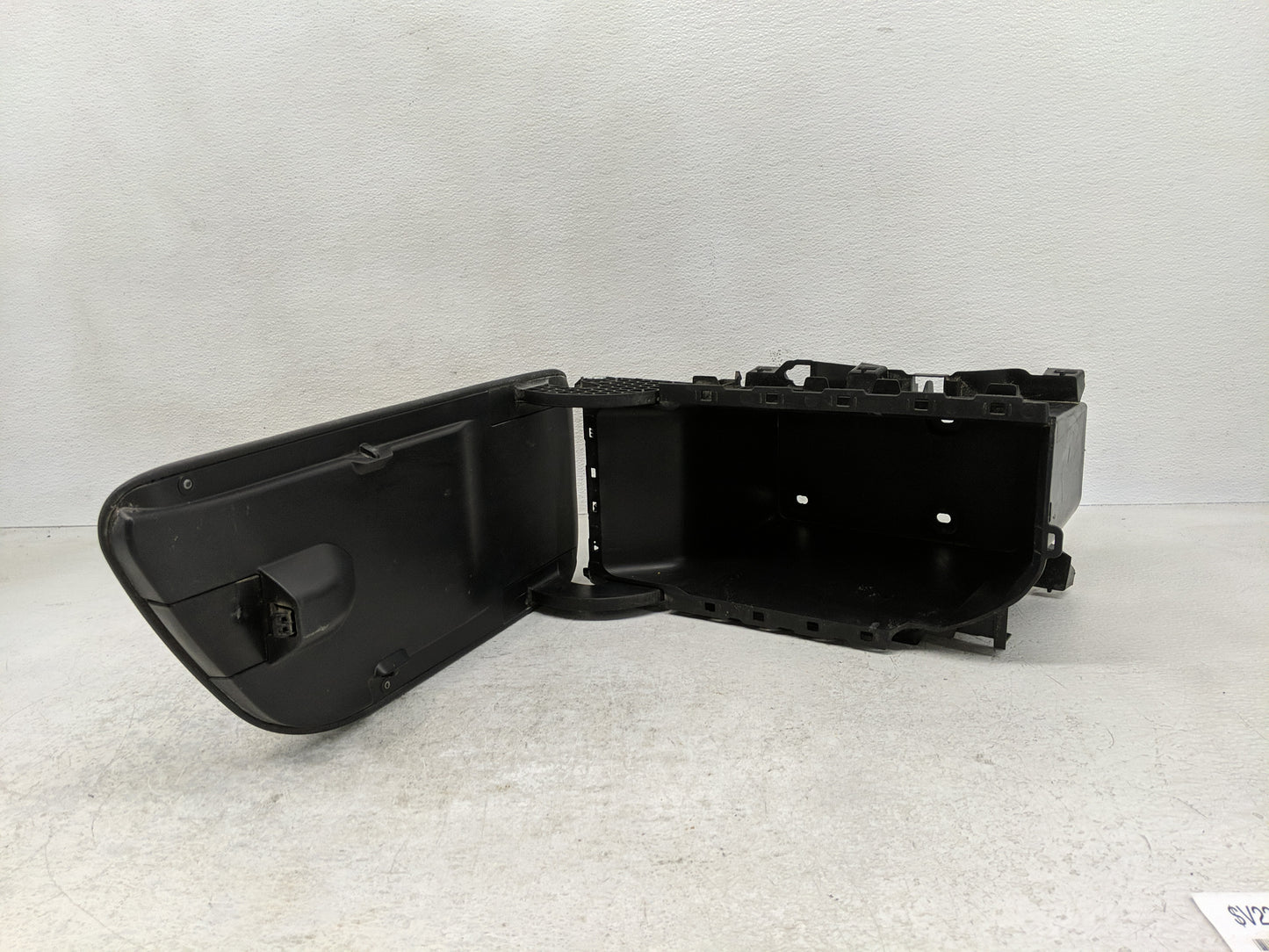 2018 Toyota Camry Center Console Armrest Cover Lid P/N:58810-06660 58810-06890, 58812-06210 Fits OEM Used Auto Parts - Oemus