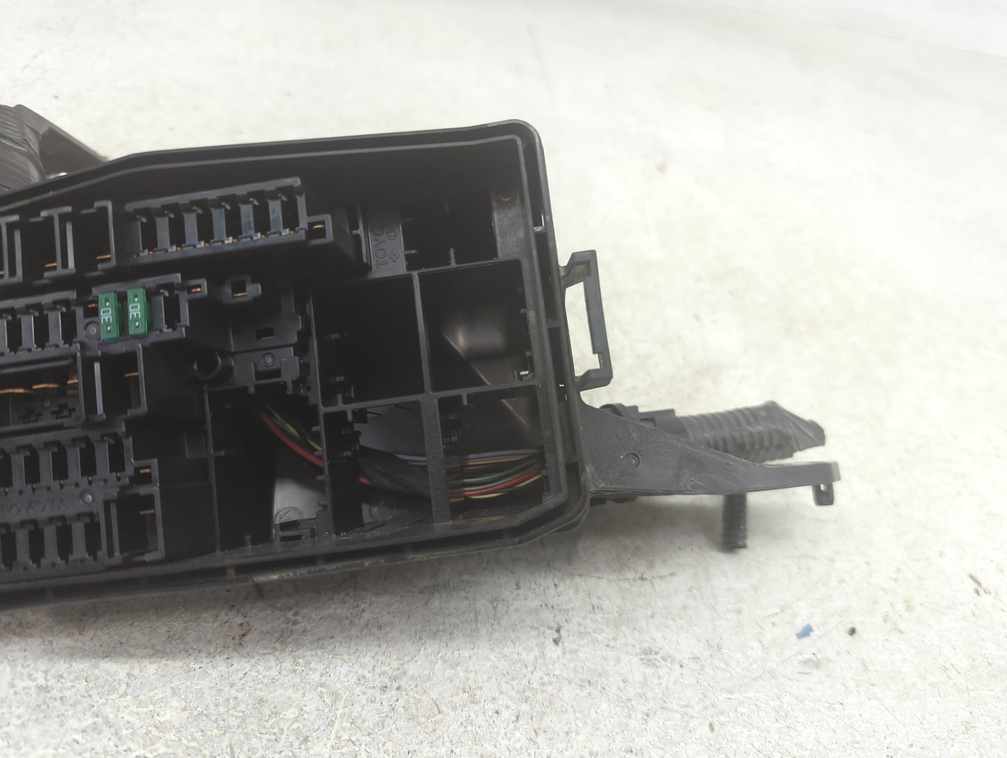 2018-2022 Toyota Camry Fusebox Fuse Box Panel Relay Module Fits Fits 2018 2019 2020 2021 2022 OEM Used Auto Parts - Oemuseda