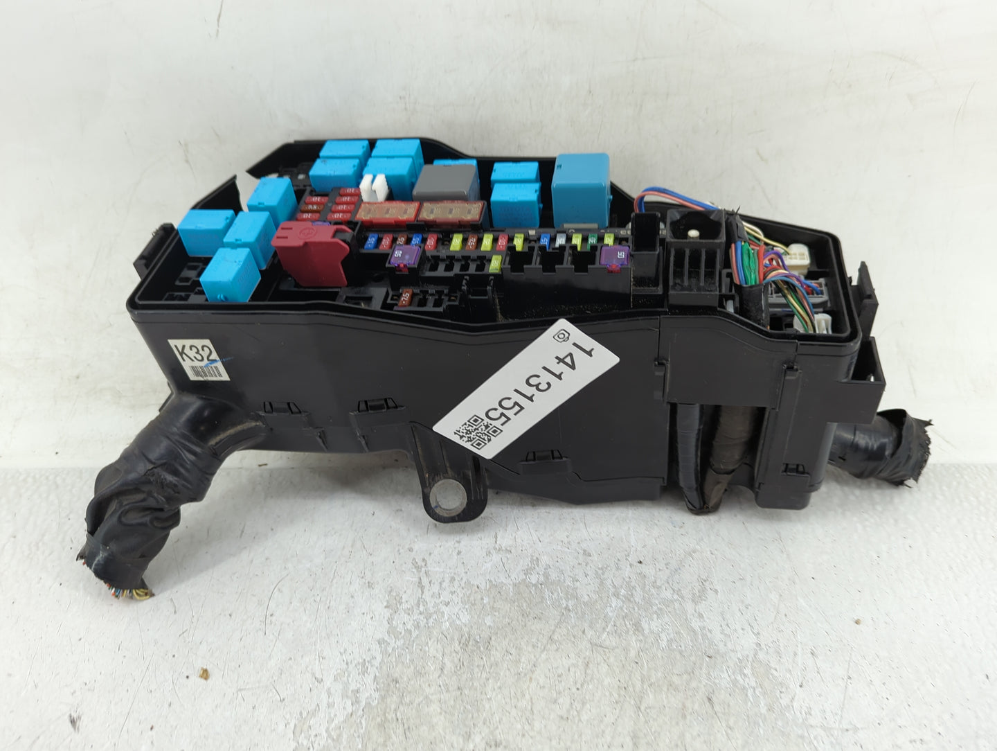 2018-2022 Toyota Camry Fusebox Fuse Box Panel Relay Module P/N:82662-06730 Fits Fits 2018 2019 2020 2021 2022 OEM Used Auto 