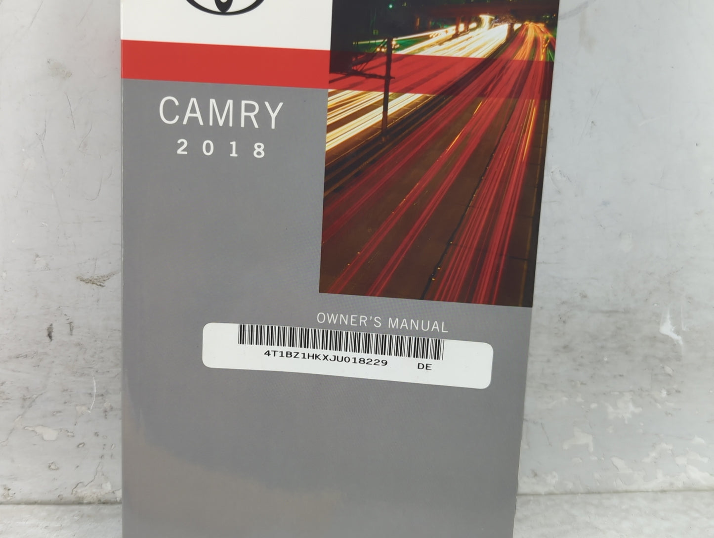 2018 Toyota Camry Owners Manual Book Guide P/N:01999-06139 OEM Used Auto Parts - Oemusedautoparts1.com