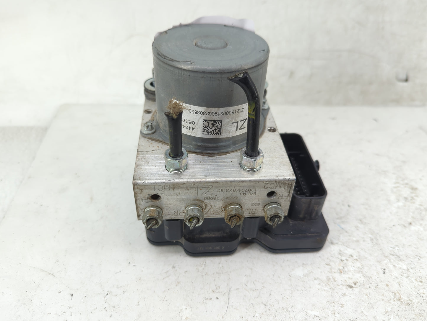 2018-2020 Toyota Camry ABS Pump Control Module Replacement P/N:44540-06290 ZL2180003190623036050 Fits Fits 2018 2019 2020 OE