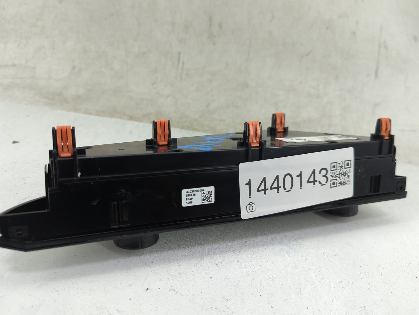 2018-2019 Toyota Camry Climate Control Module Temperature AC/Heater Replacement P/N:55900-33L00 Fits Fits 2018 2019 OEM Used