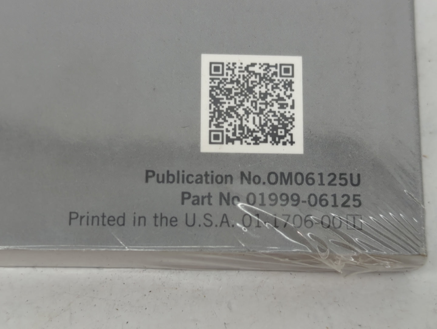 2018 Toyota Camry Owners Manual Book Guide P/N:OM06125U 01999-06125 OEM Used Auto Parts - Oemusedautoparts1.com
