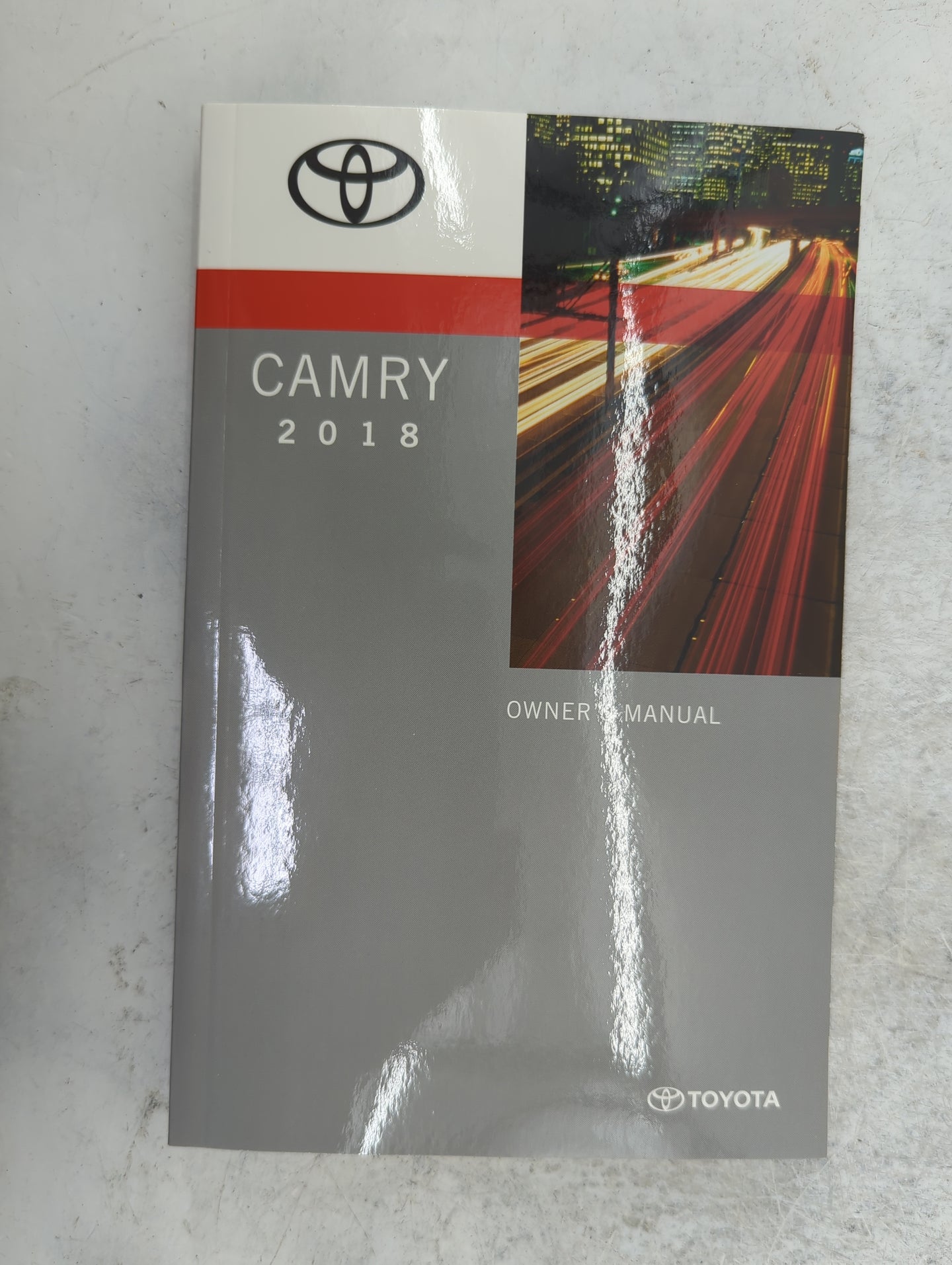 2018 Toyota Camry Owners Manual Book Guide P/N:OM06122U 01999-06122 OEM Used Auto Parts - Oemusedautoparts1.com