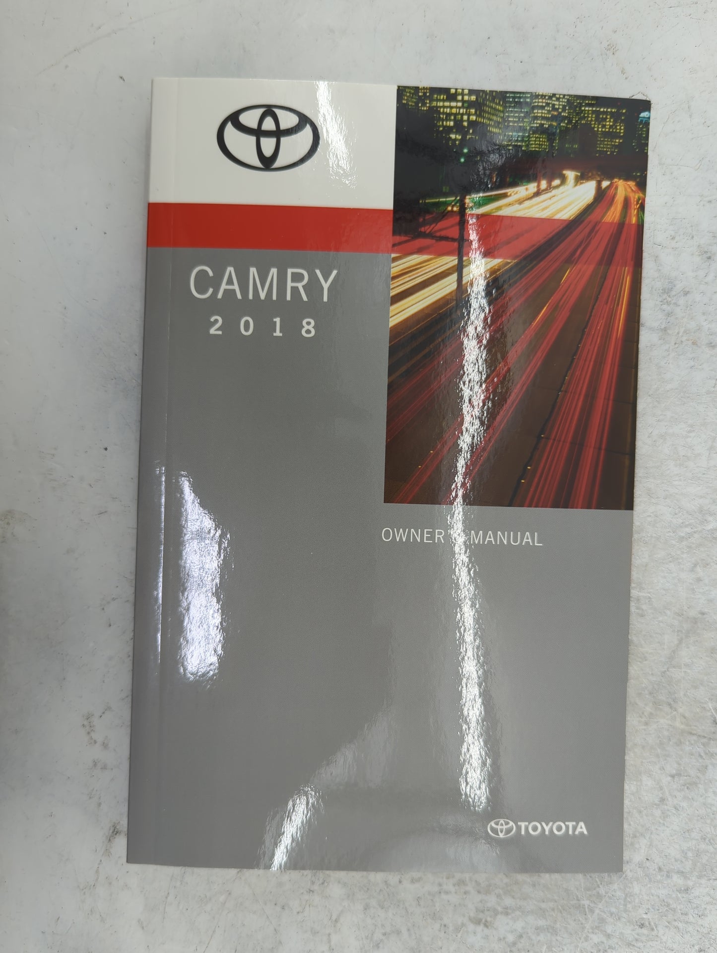 2018 Toyota Camry Owners Manual Book Guide P/N:OM06122U 01999-06122 OEM Used Auto Parts - Oemusedautoparts1.com
