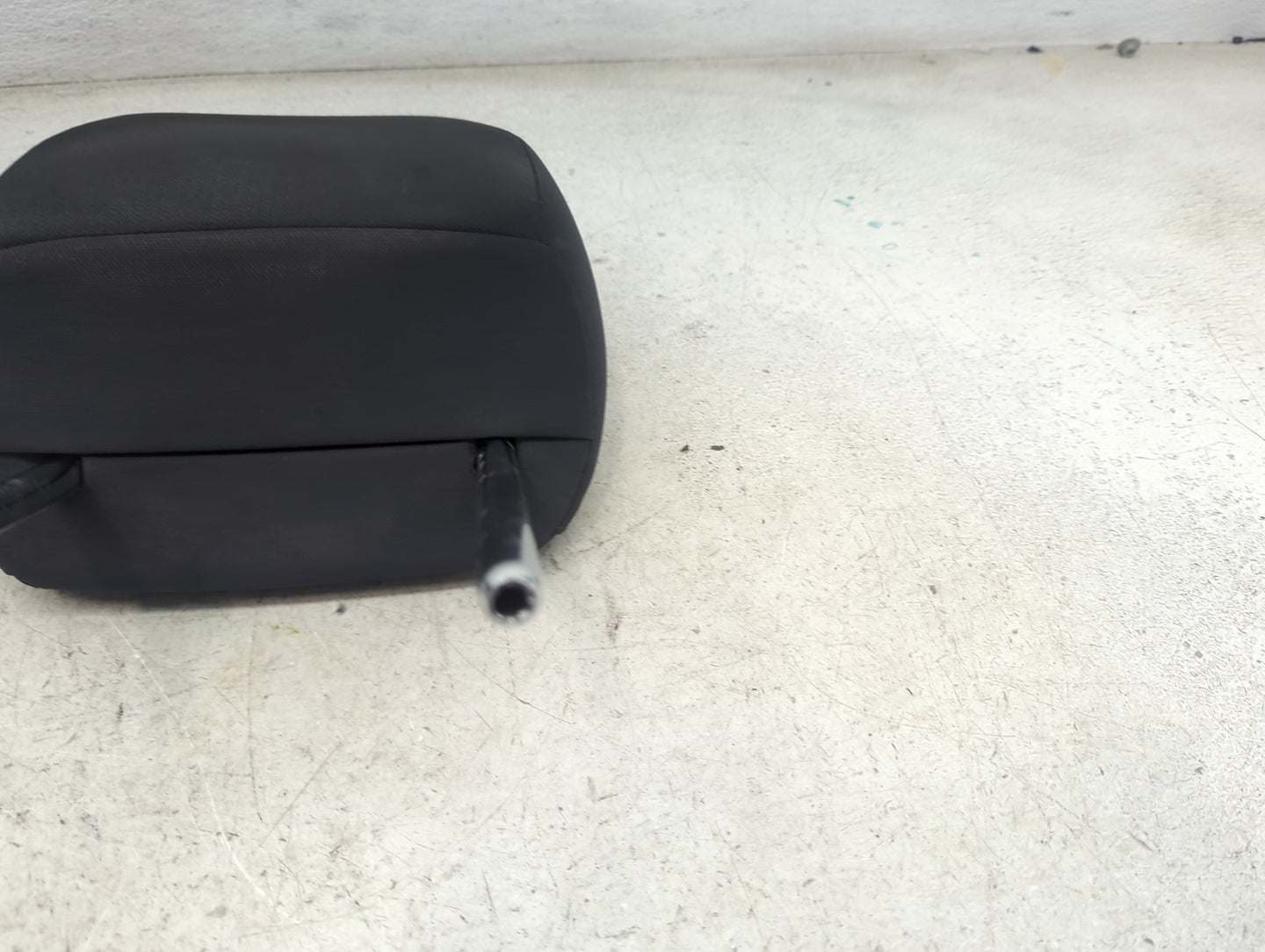 2018 Toyota Camry Headrest Head Rest Front Driver Seat Black 1472533 - Oemusedautoparts1.com