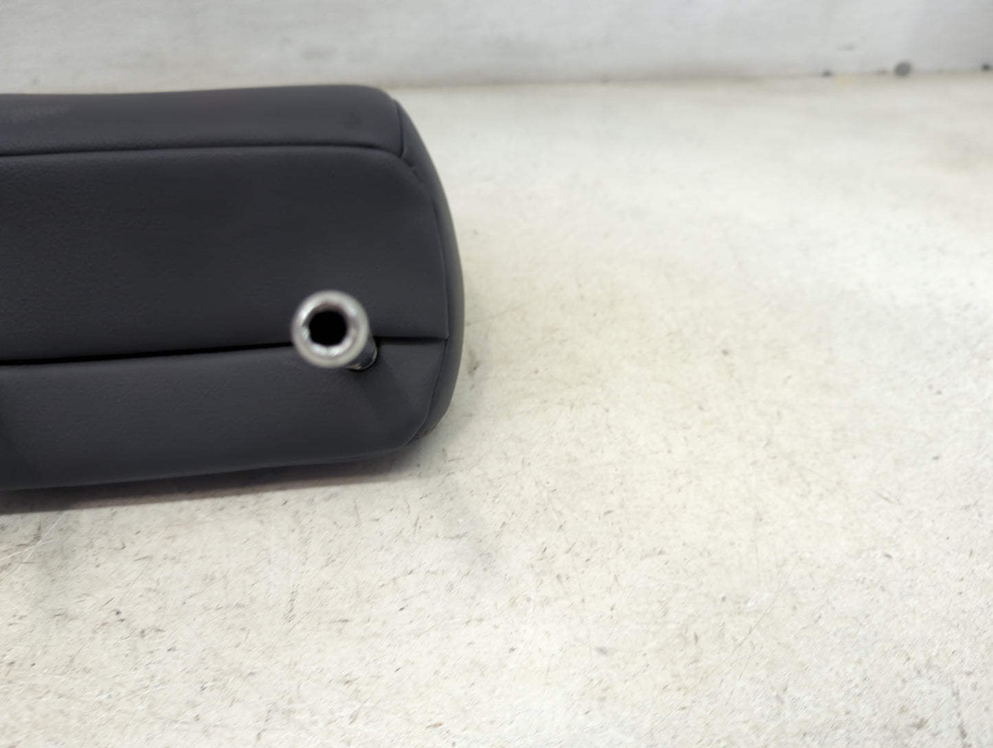2018 Toyota Camry Headrest Head Rest Front Driver Seat Black 1473395 - Oemusedautoparts1.com