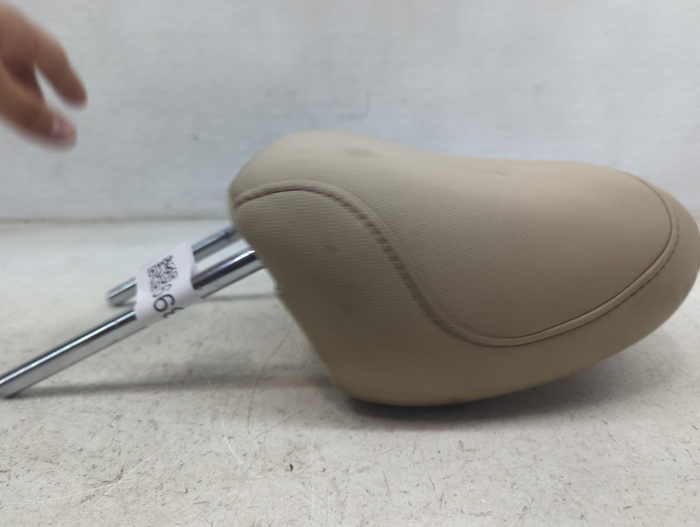 2018 Toyota Camry Headrest Head Rest Front Driver Seat Tan - Oemusedautoparts1.com