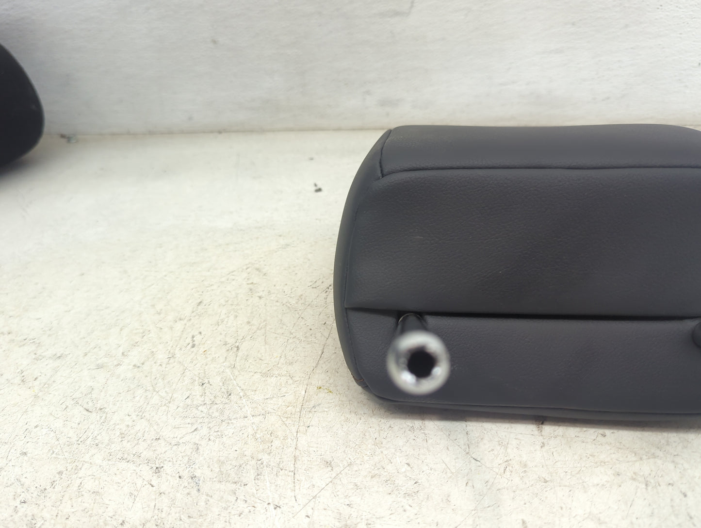 2018 Toyota Camry Headrest Head Rest Front Driver Seat Black - Oemusedautoparts1.com