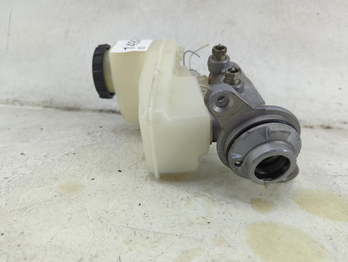 2018-2019 Toyota Camry Brake Master Cylinder - Oemusedautoparts1.com