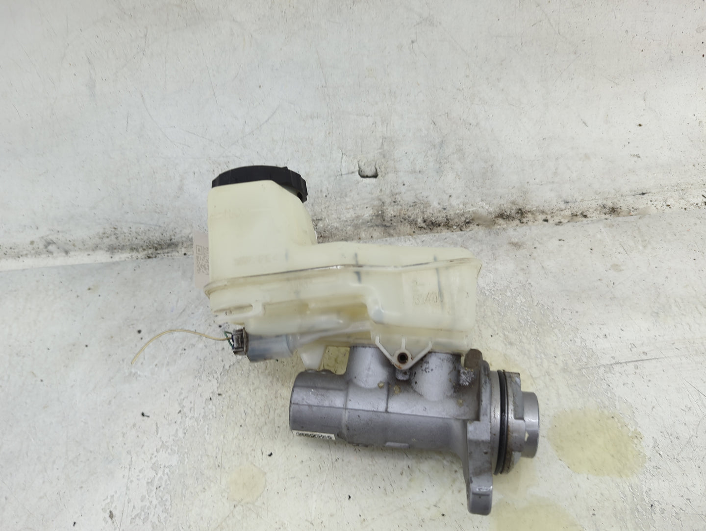 2018-2019 Toyota Camry Brake Master Cylinder - Oemusedautoparts1.com